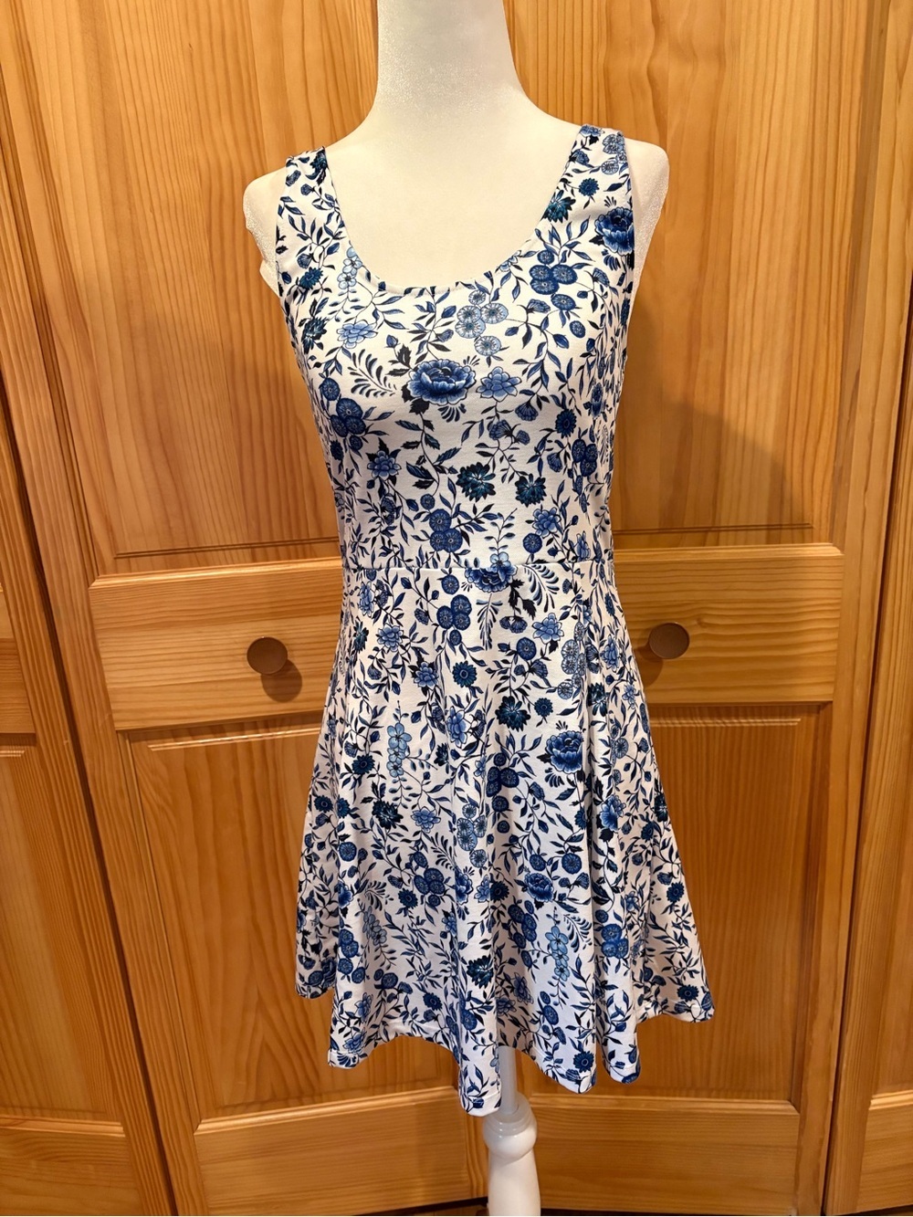 H&M Divided Blue White Porcelain Floral Skater Mini Dress women’s Size 8